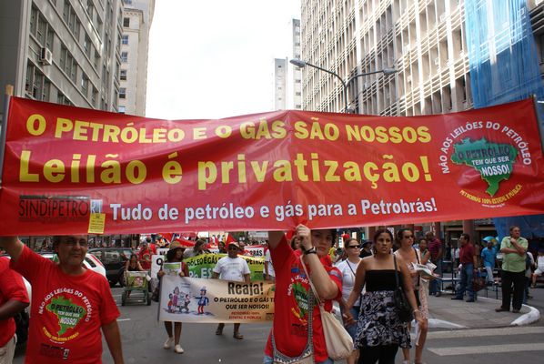 Defesa do petróleo nacional. Ato de 2010 contra as privatizações do setor