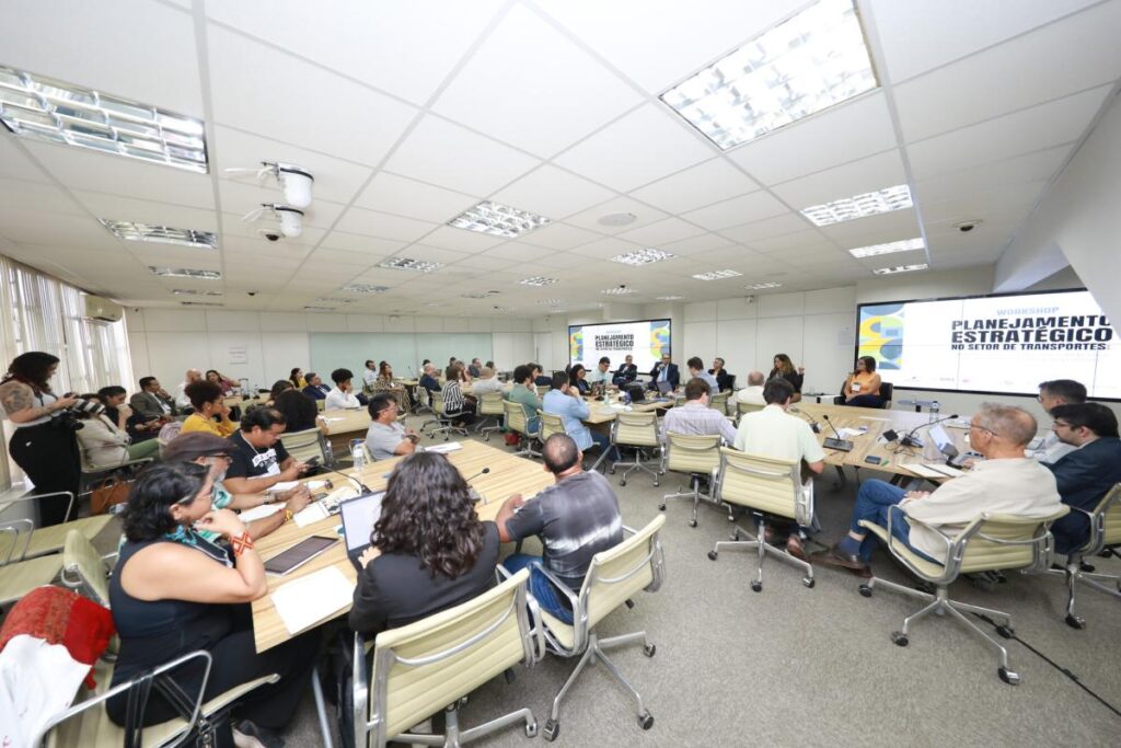 Mesa de Abertura do Workshop Planejamento Estratégico No Setor de Transportes: Caminhos para a Sustentabilidade com Transparência e Participação Social Mesa de abertura do workshop "Planejamento Estratégico No Setor de Transportes: Caminhos para a Sustentabilidade com Transparência e Participação